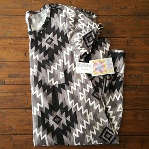 NWT XS Lularoe Carly Black, Grey, White Aztec
